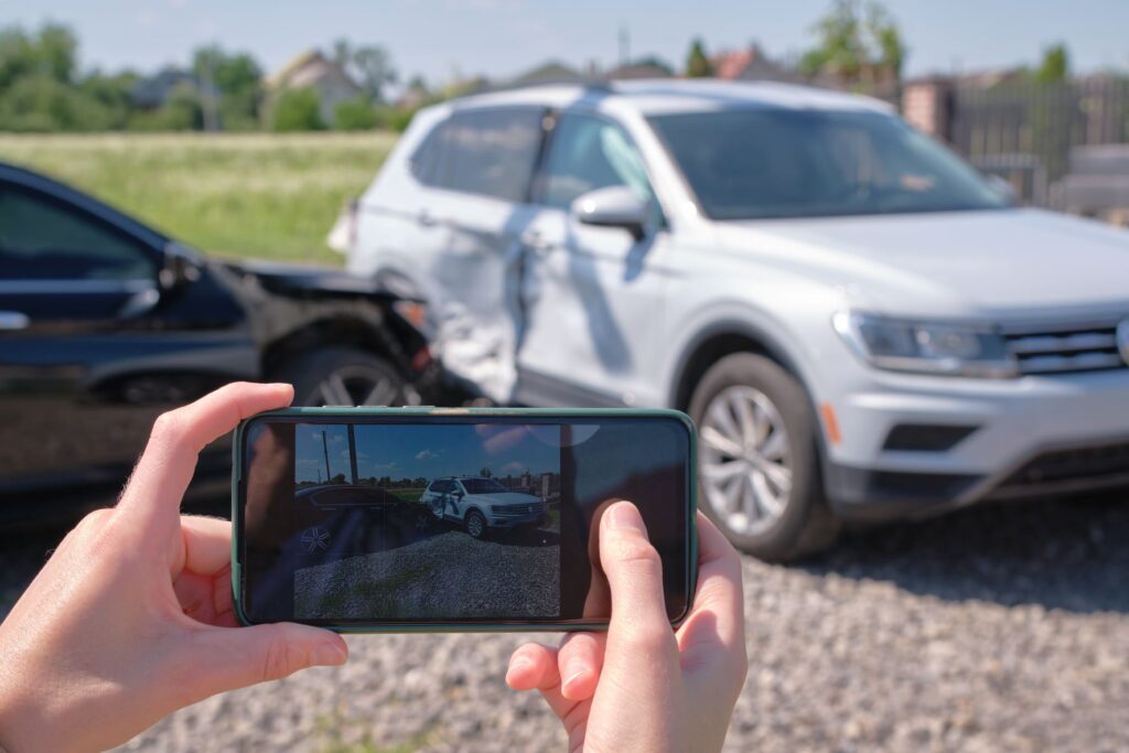 Why Taking Photos After A Car Crash Is So Critical - Abogados de Accidentes Chula Vista
